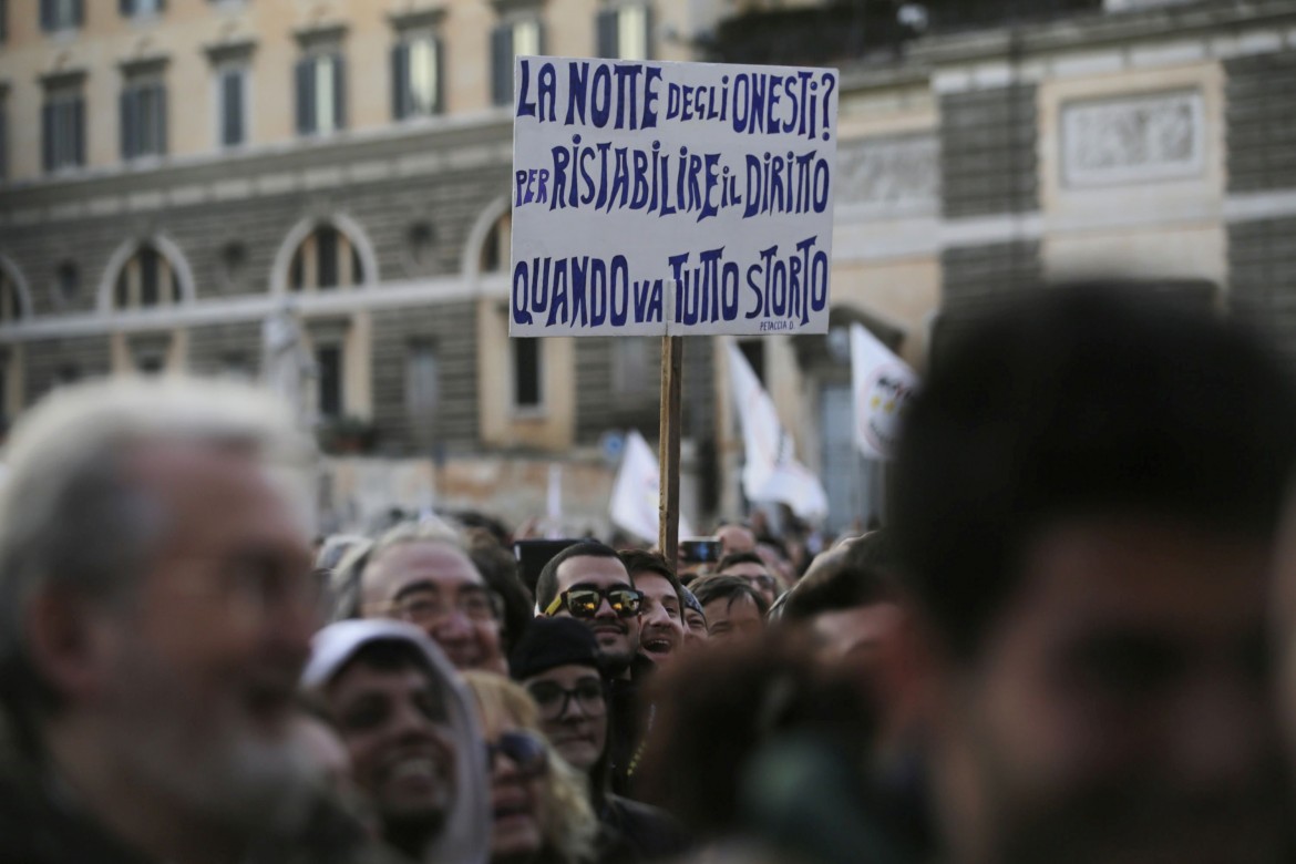 Grillo: «Renzi? E’ un buffoncello»