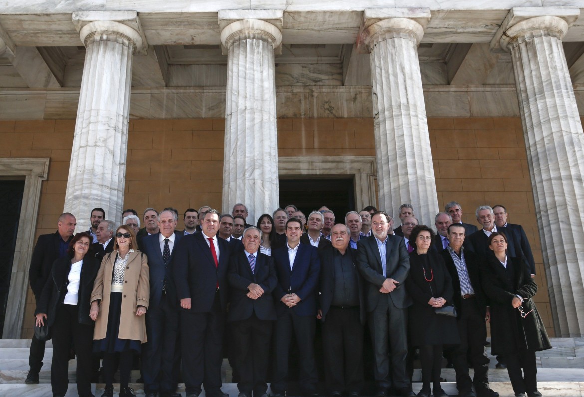 Tsipras: «Governiamo per il popolo»
