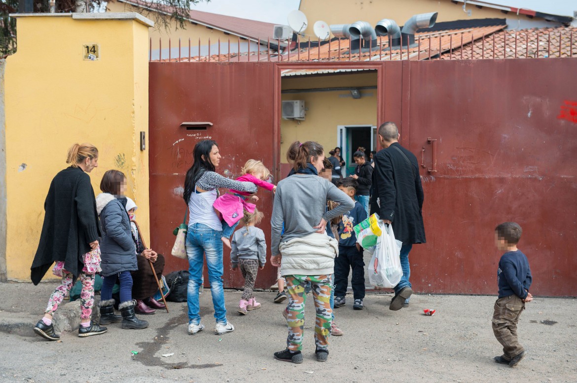 Superare i campi rom per una reale integrazione