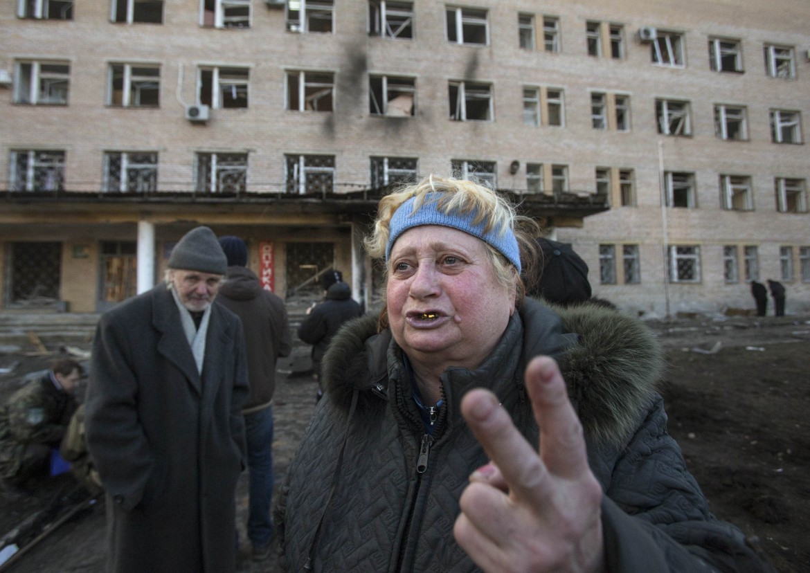 «Tornatevene in Cina». I fascisti ucraini guidano la rivolta contro il «sanatorio»