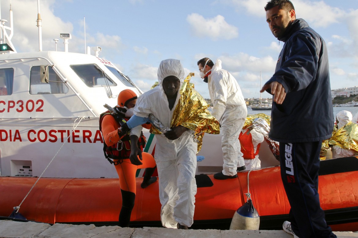 «Basta muri, un fondo Ue per i migranti». Il patto della Uil a Lampedusa