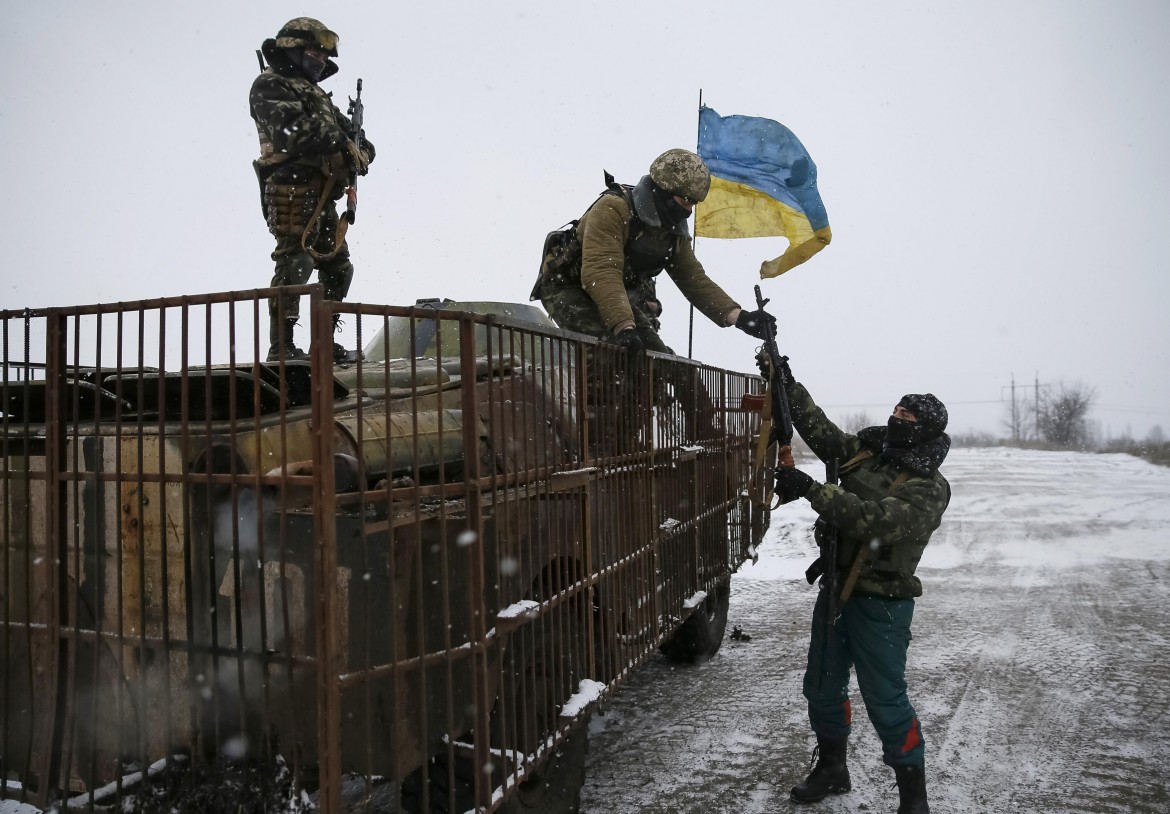 Ucraina, accuse e sospetti. Traballa il cessate il fuoco. E a Debaltseve si combatte