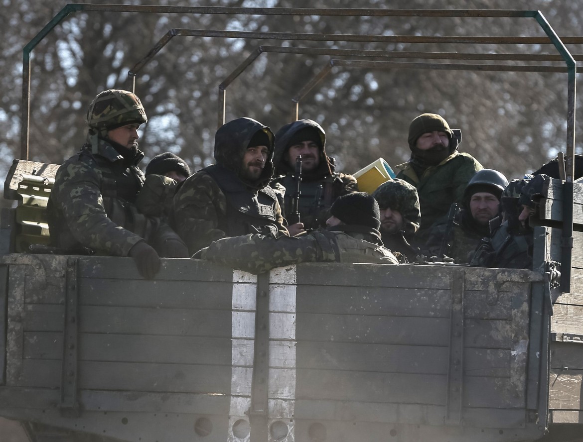 Cameron: «Istruttori militari a Kiev»