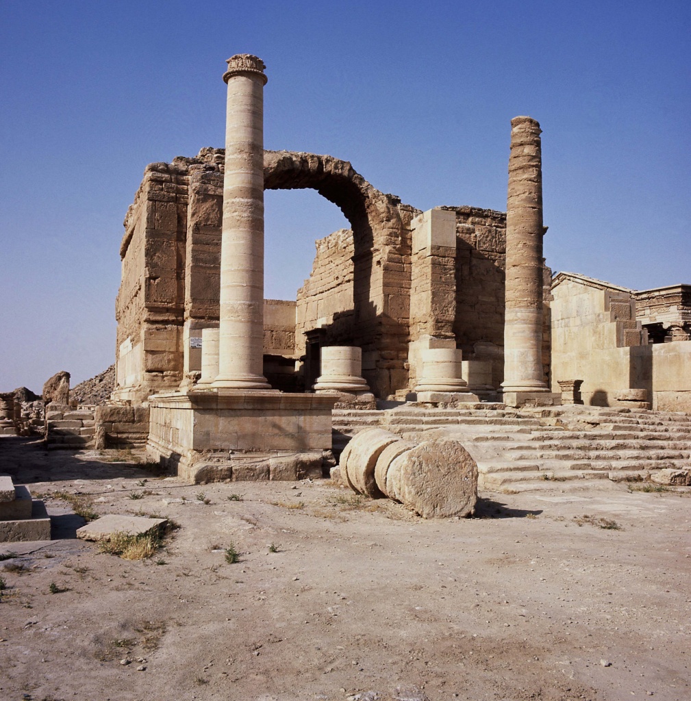 I bulldozer dell’Isis contro l’antica Hatra