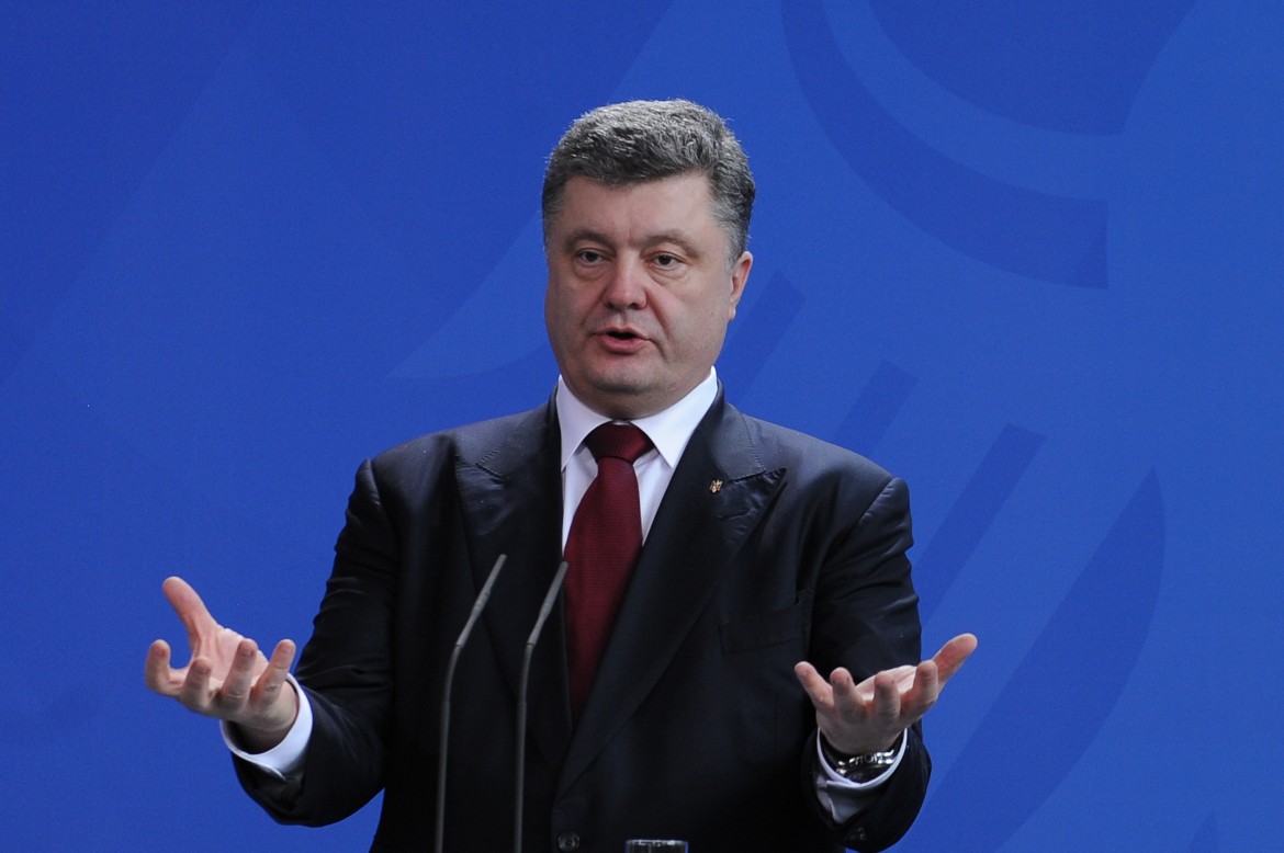 Ucraina, arrestati due funzionari governativi, ormai  è guerra aperta tra Poroshenko e Kolomojskij