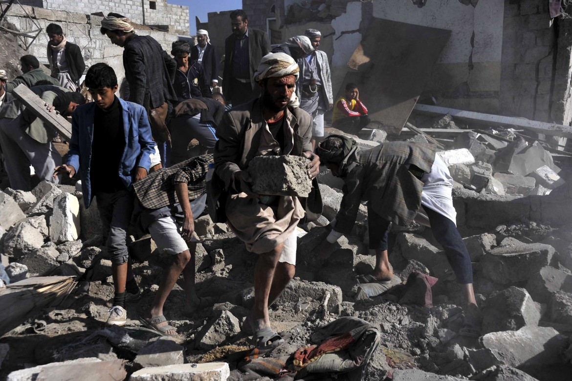 Bombe sunnite sullo Yemen, il target è l’Iran
