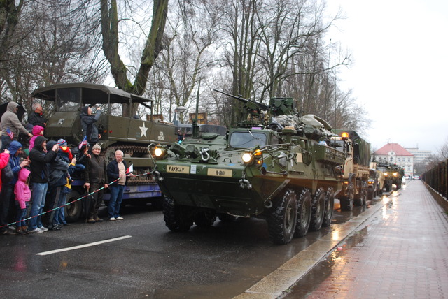 A Praga i tank della Nato, proteste e scacco al premier