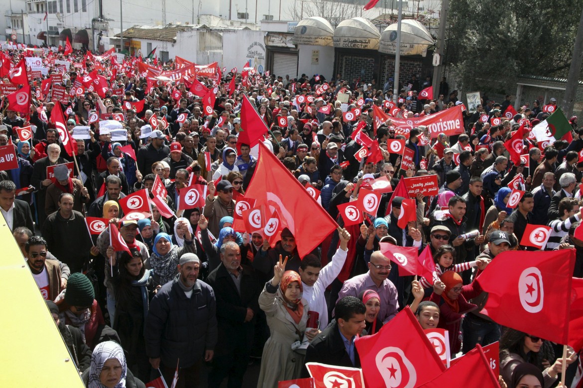 Tunisi difende la sua rivoluzione. E stavolta non è stata lasciata sola