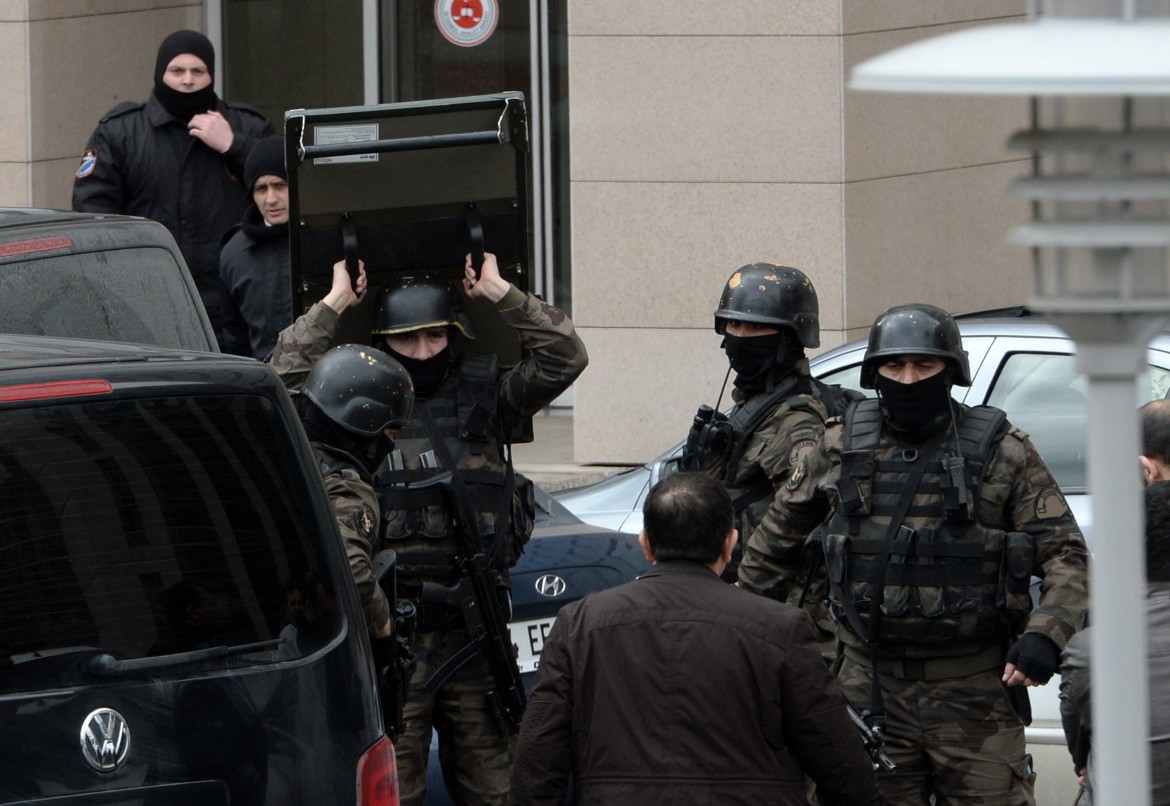 Assalti e scontri a Istanbul, oltre venti arresti