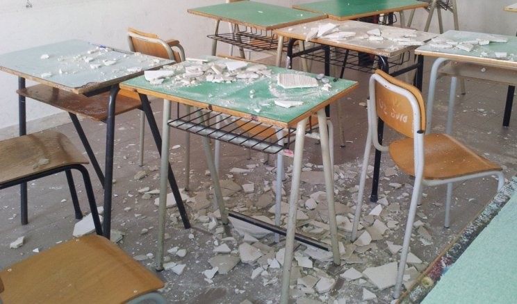 Crolla il soffitto a scuola. A Ostuni sfiorata la strage