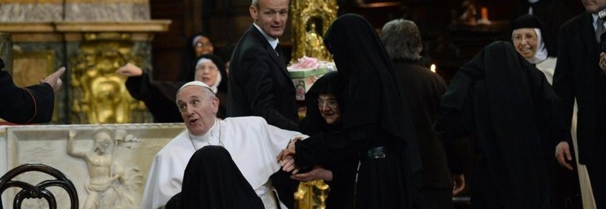 Papa Francesco: «Donne, pari diritti». Ma non nella Chiesa