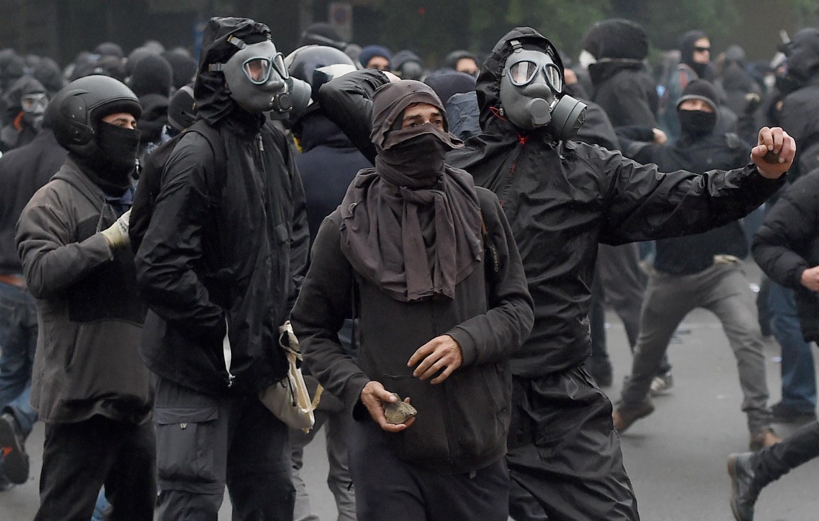 Milano, i riot che asfaltano il movimento