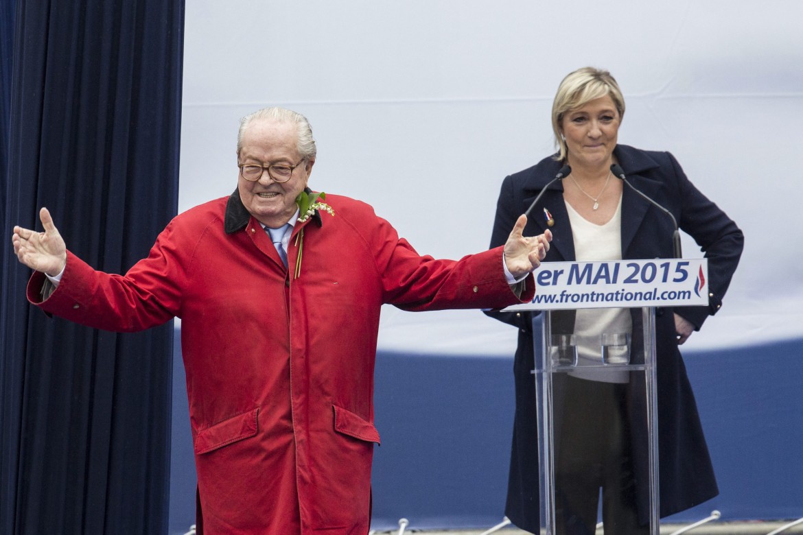 Jean-Marie ripudia Marine, lunghi coltelli nella famiglia Le Pen