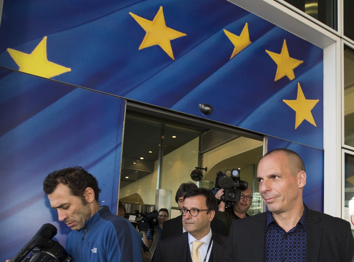 Grecia, ok del Parlamento: 4.000 funzionari saranno riassunti