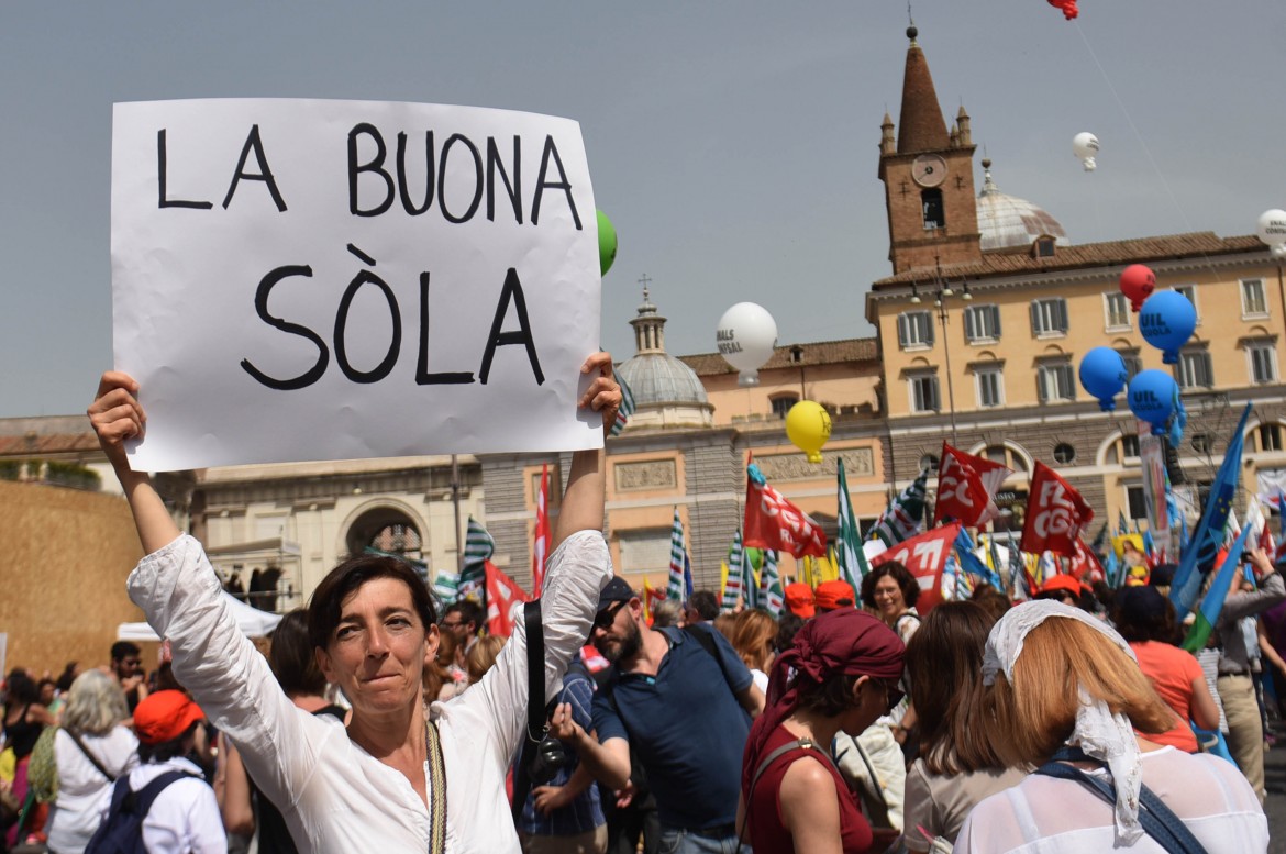 I Cinquestelle: “Renzi vuole tante scuole formato Pd”