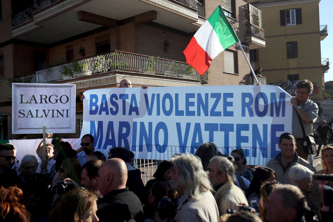 Rom, la paura e l’odio. Salvini soffia sul fuoco