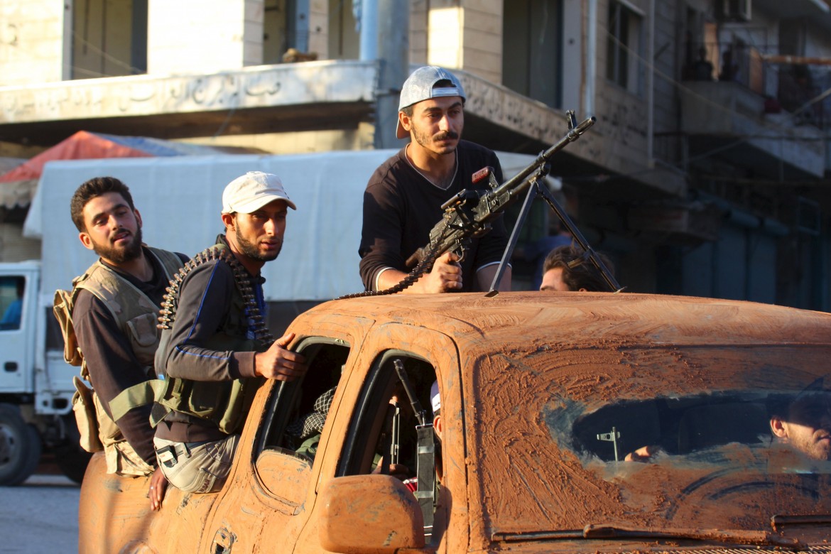 Isis contro i rifugiati siriani, le opposizioni sparano sui civili