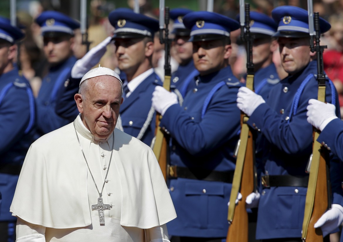 Il papa a Sarajevo: «Il mondo vive un clima di guerra»