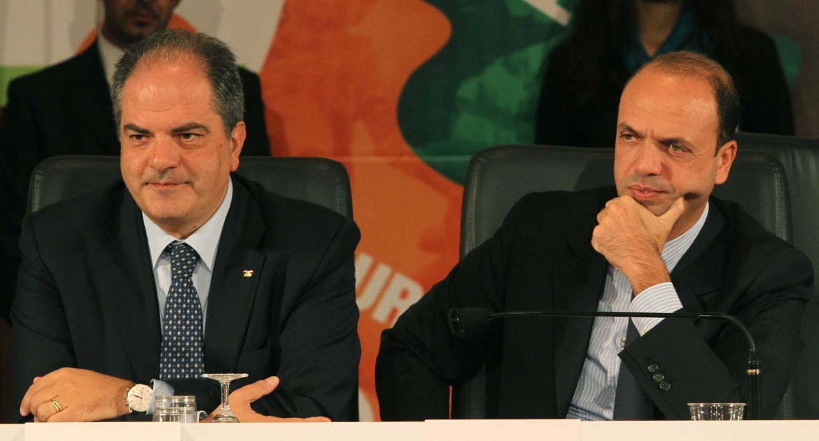 Tra Renzi e Alfano è scambio di prigionieri