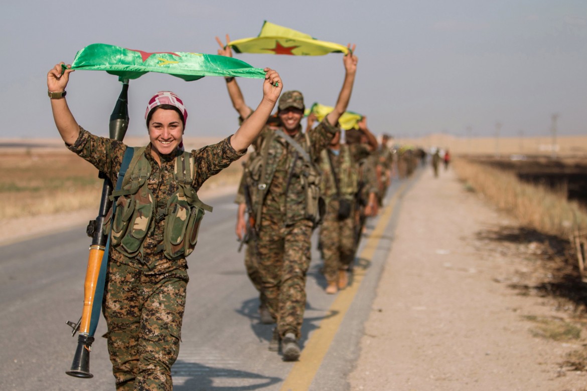 Festa kurda a Kobane,  dove ora tutto è possibile