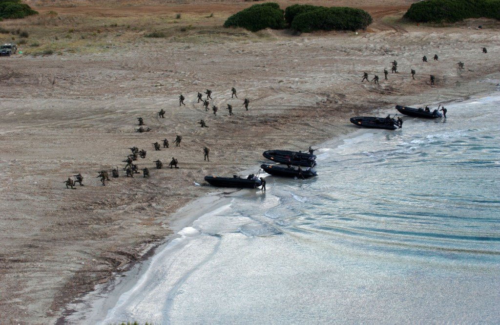 Sardegna, i «giochi di guerra» minacciano le spiagge