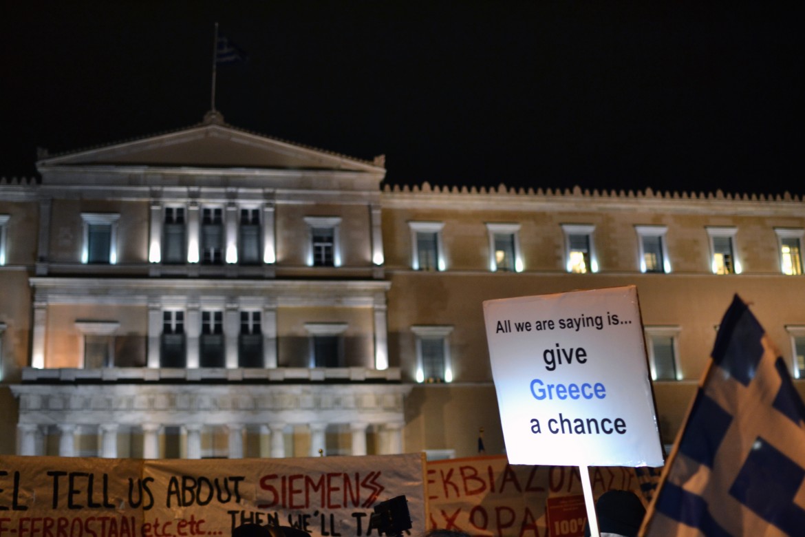Atene è sola, la solidarietà non basta