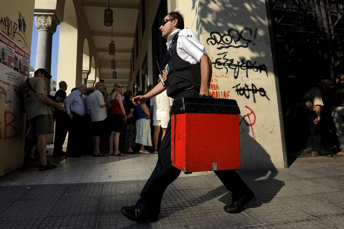 Tsipras approva il piano, ma è scontro sul debito