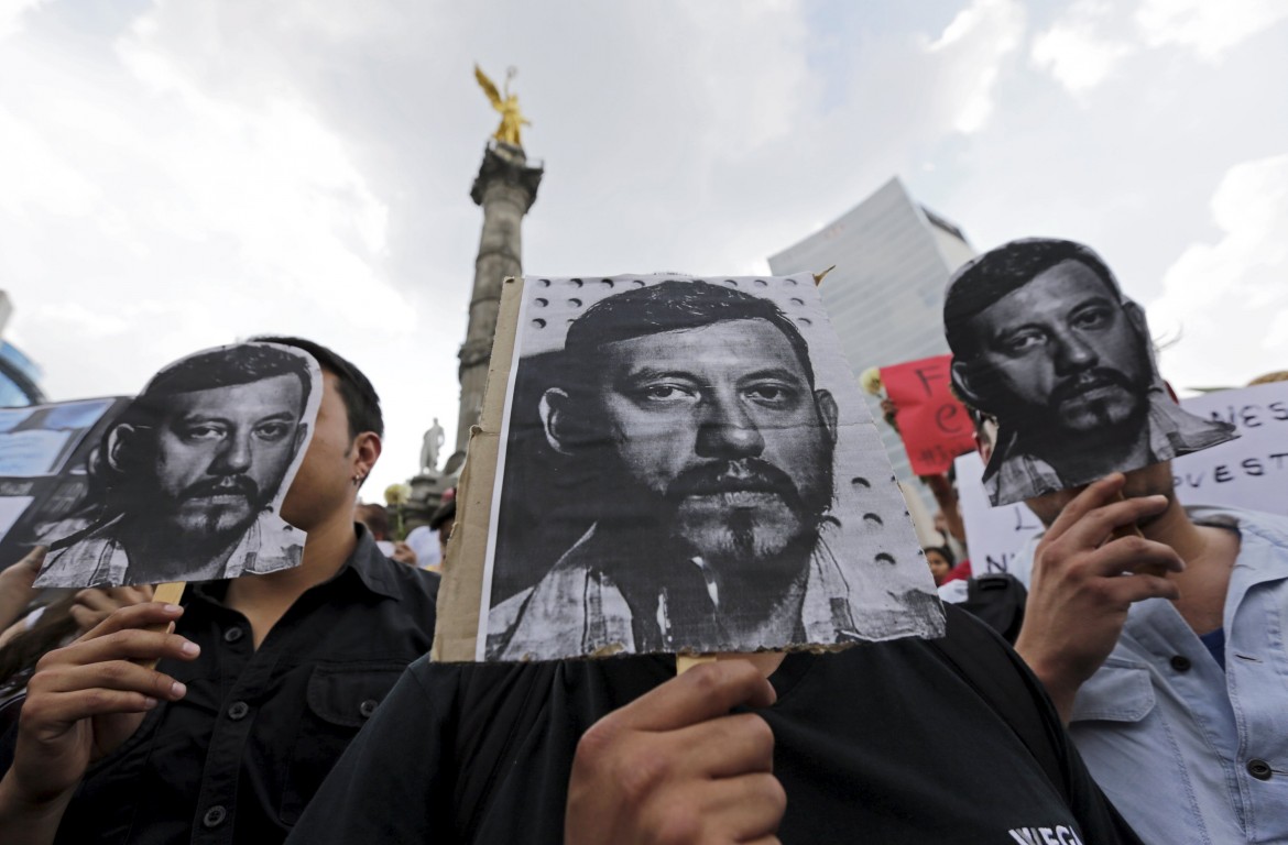 Messico: proteste contro gli omicidi del fotoreporter e di quattro donne
