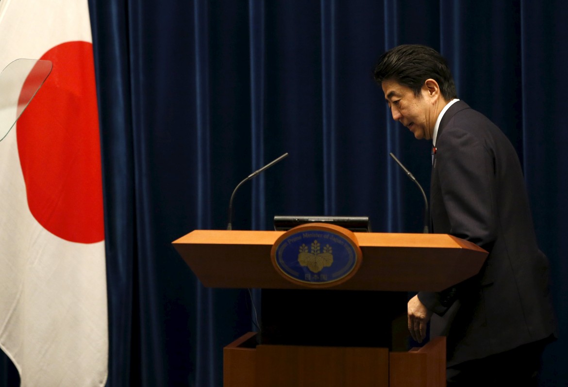 Shinzo Abe ricambia il favore all’ex premier Koizumi: un ministero al figlio