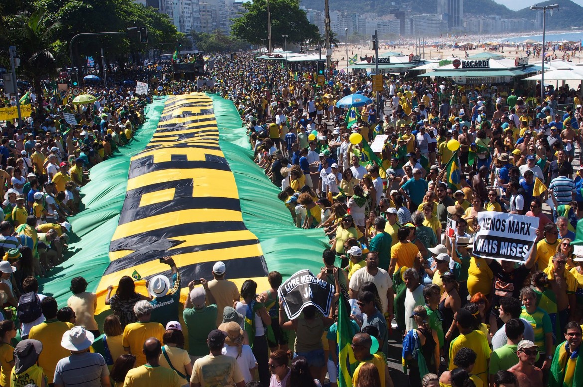 La destra all’attacco di Dilma e Pt