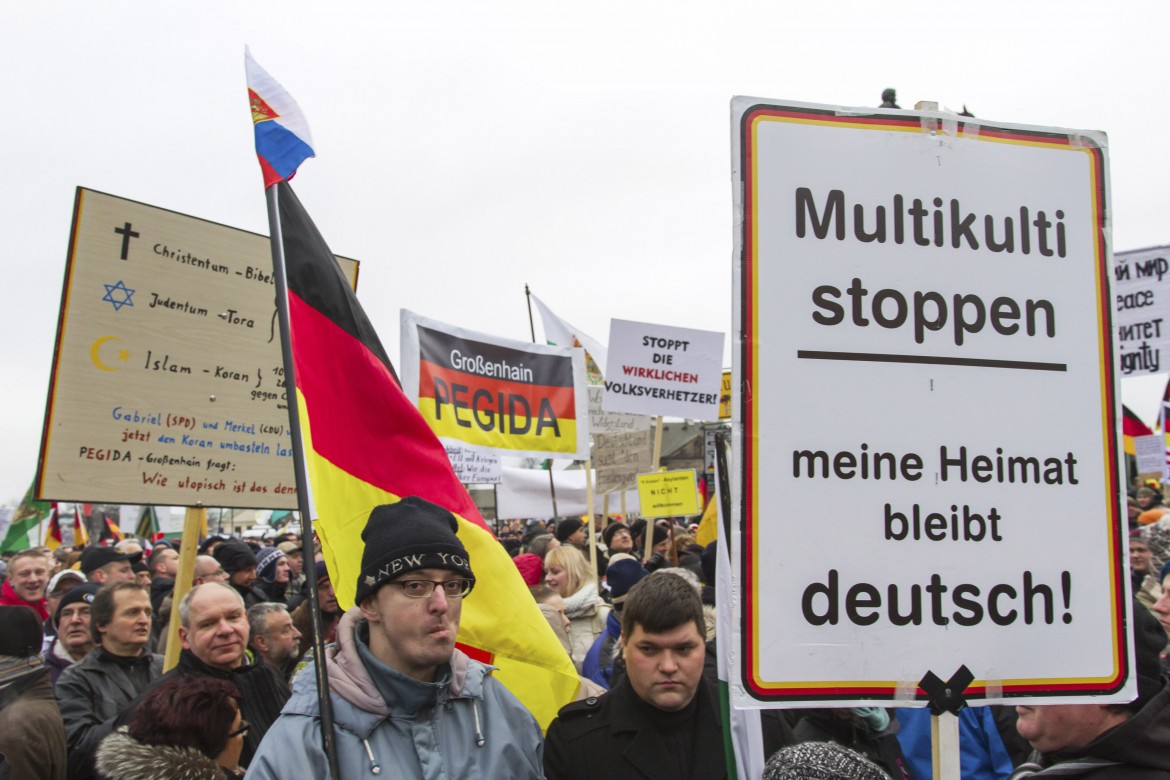 Germania, attentati, proteste e neonazisti in piazza