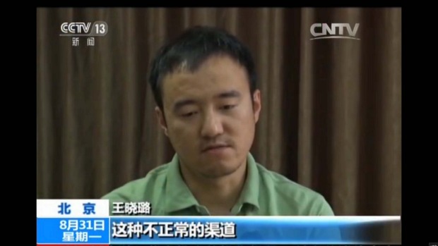Il reporter cinese confessa in tv:  «Il crollo della borsa è colpa mia»