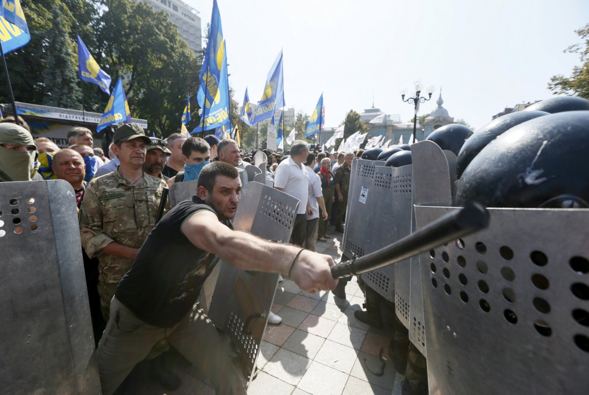 I neonazi contro Poroshenko