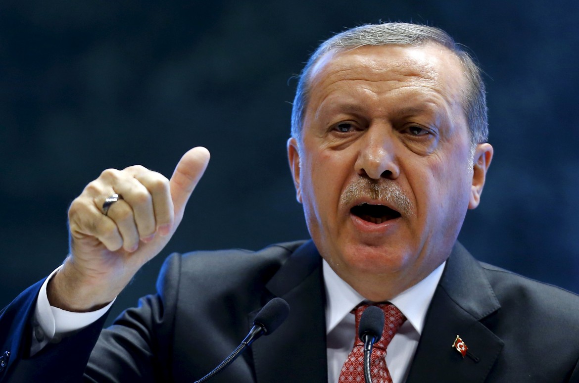 Erdogan sempre più isolato. Khamenei: «Siamo noi i più forti»