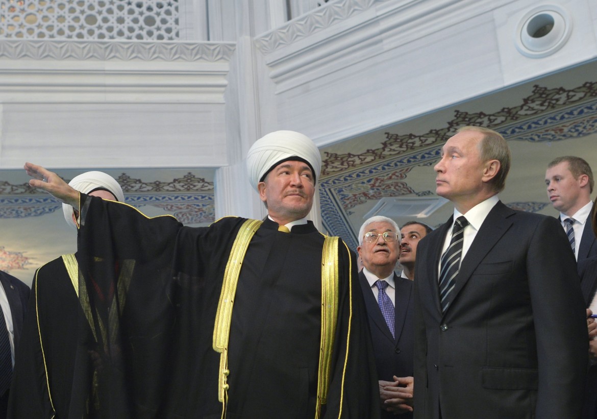 Putin inaugura la mega-moschea e rilancia la coalizione anti-Isis