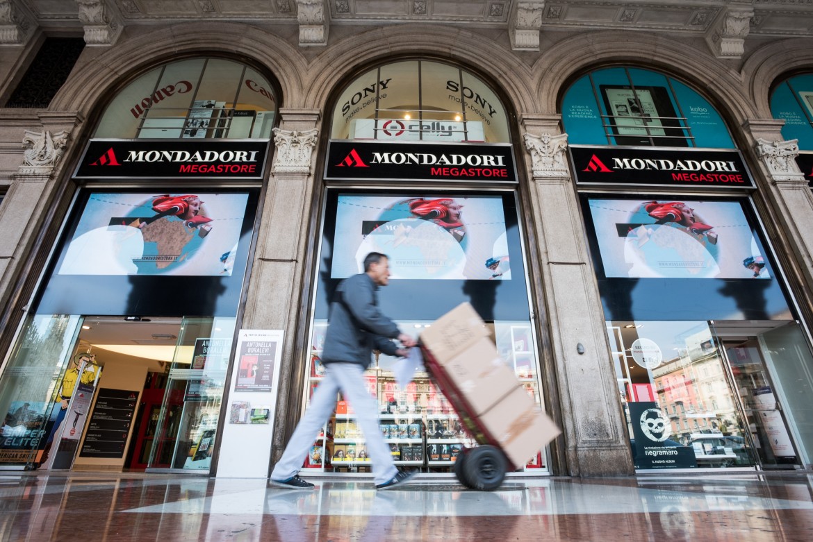 Mondadori vuol chiudere a Firenze, i lavoratori non ci stanno