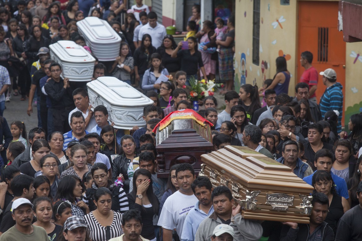 Guatemala, sepolte dal fango 131 persone, oltre 500 scomparsi