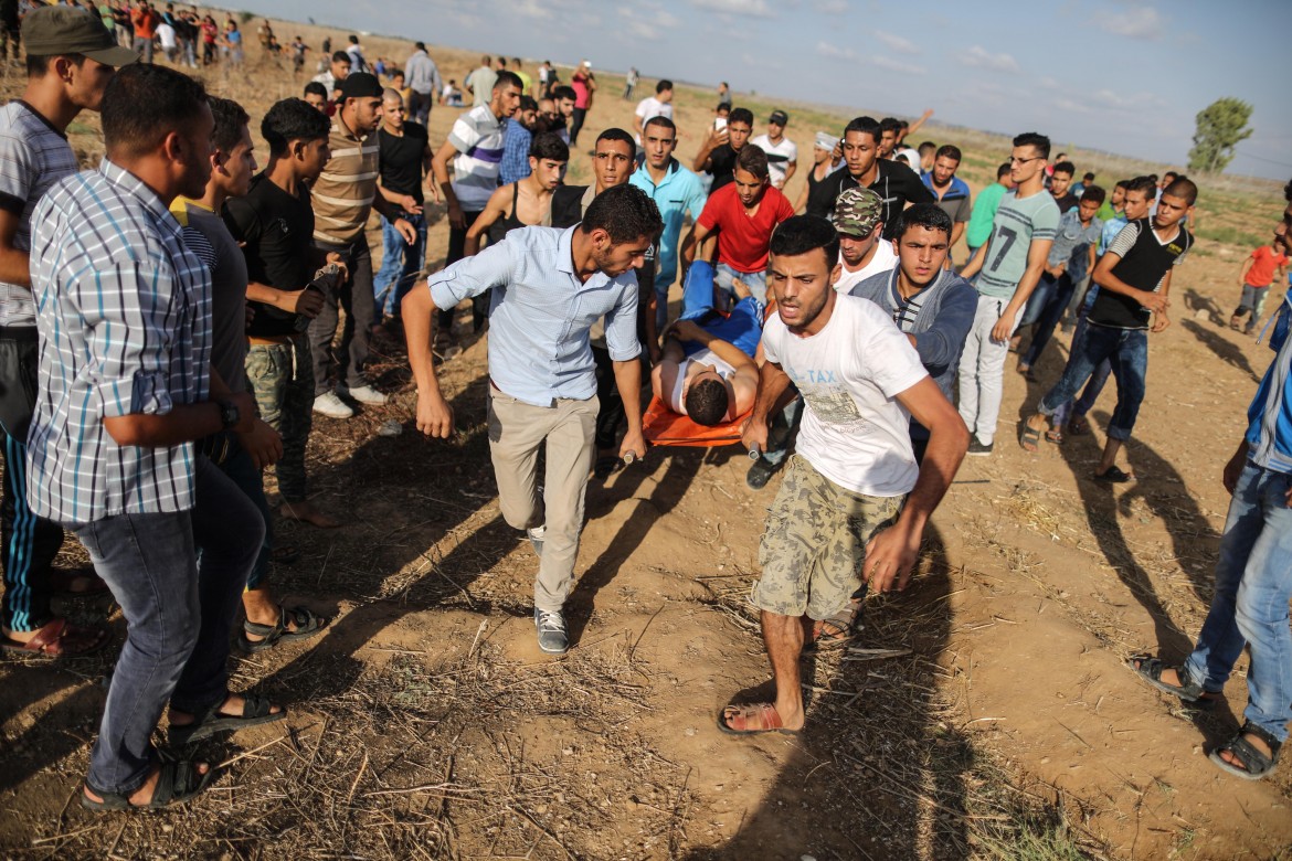 Sei morti palestinesi in 24 ore, adolescenti in prima linea