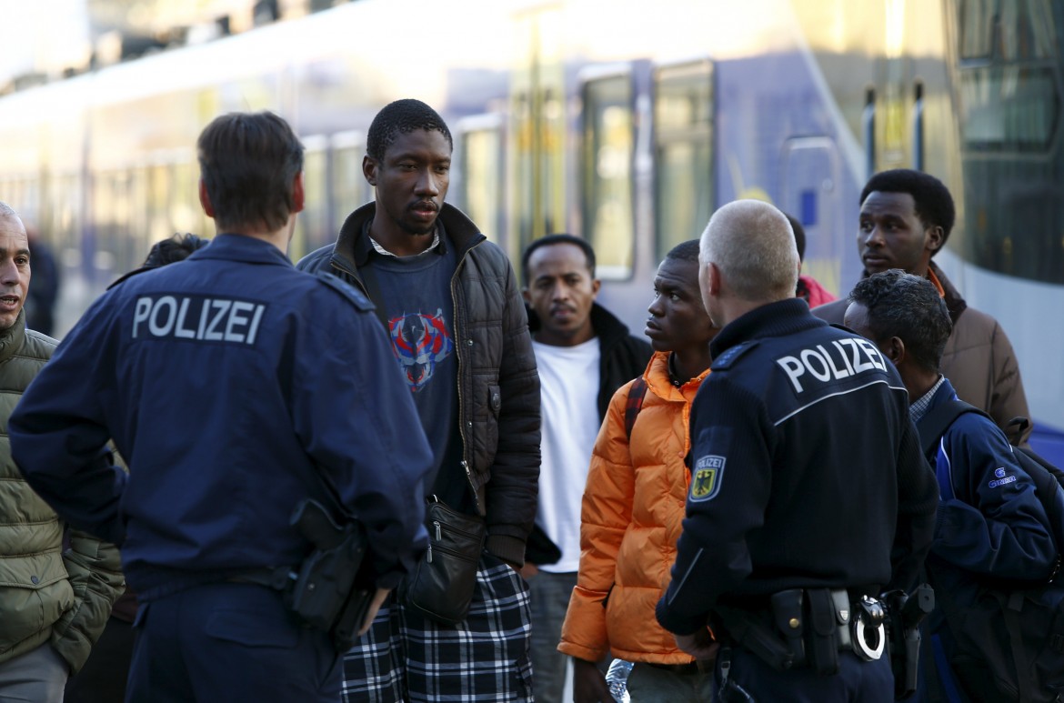 La Baviera contro Merkel: «Basta con i profughi»