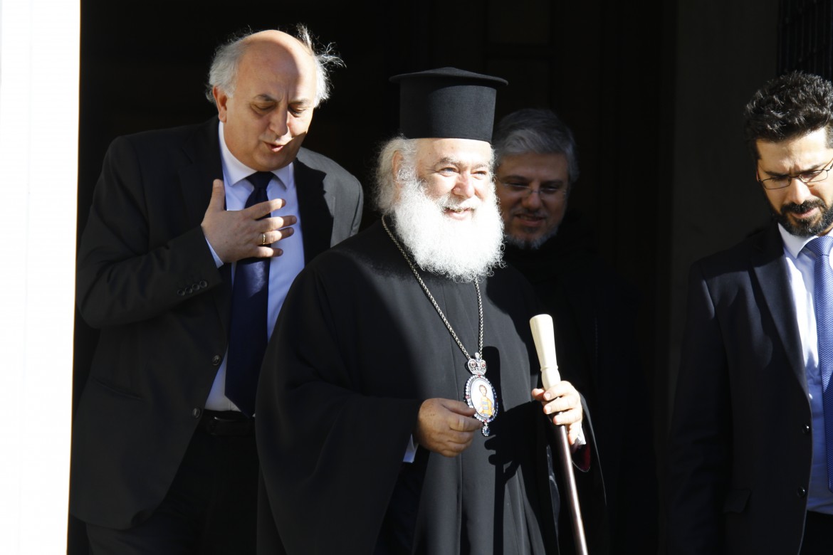 Tsipras e Chiesa, ridotto il controllo dei capitali
