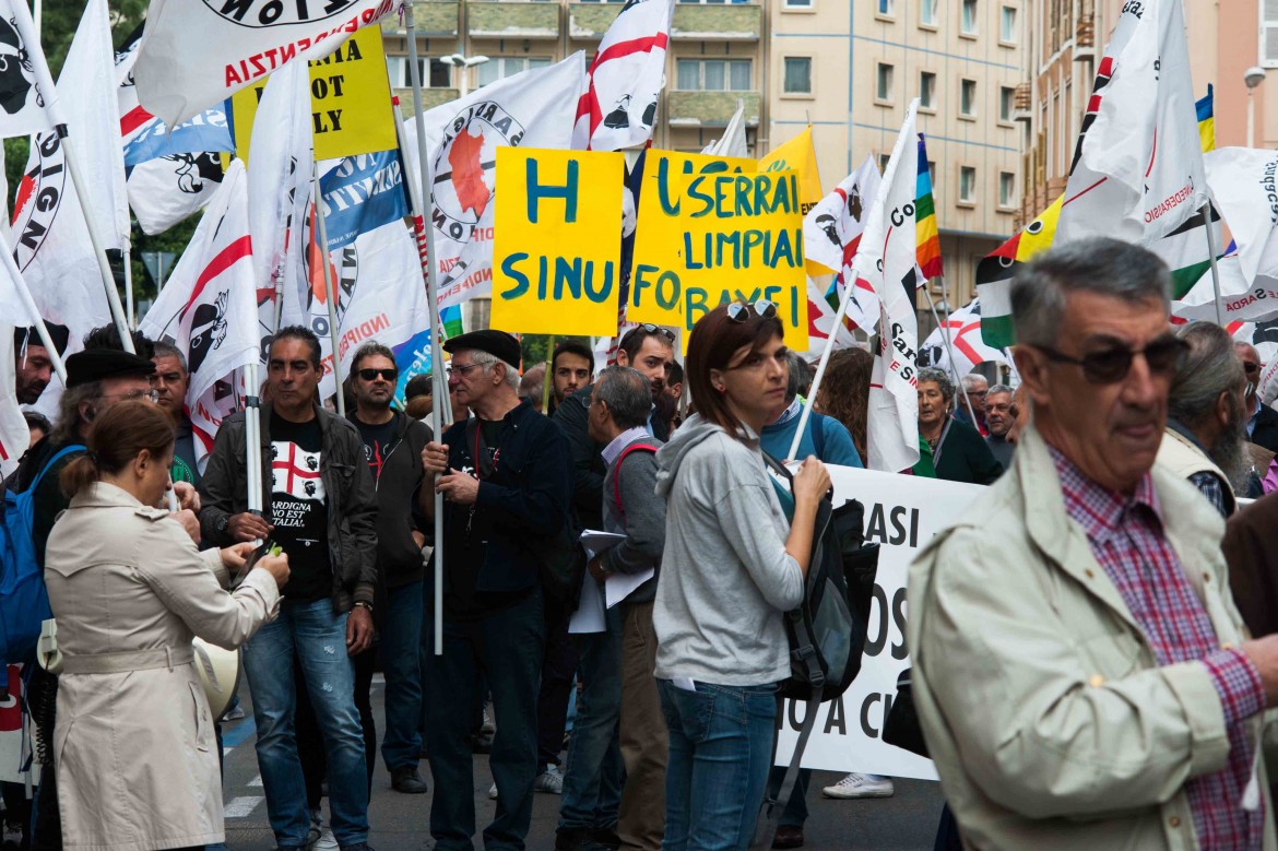 Sardegna in piazza: “No alle esercitazioni della Nato”