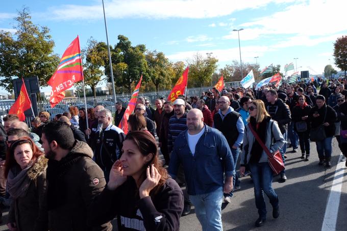 Michelin,  presidio e sciopero:  «Fossano non deve morire»
