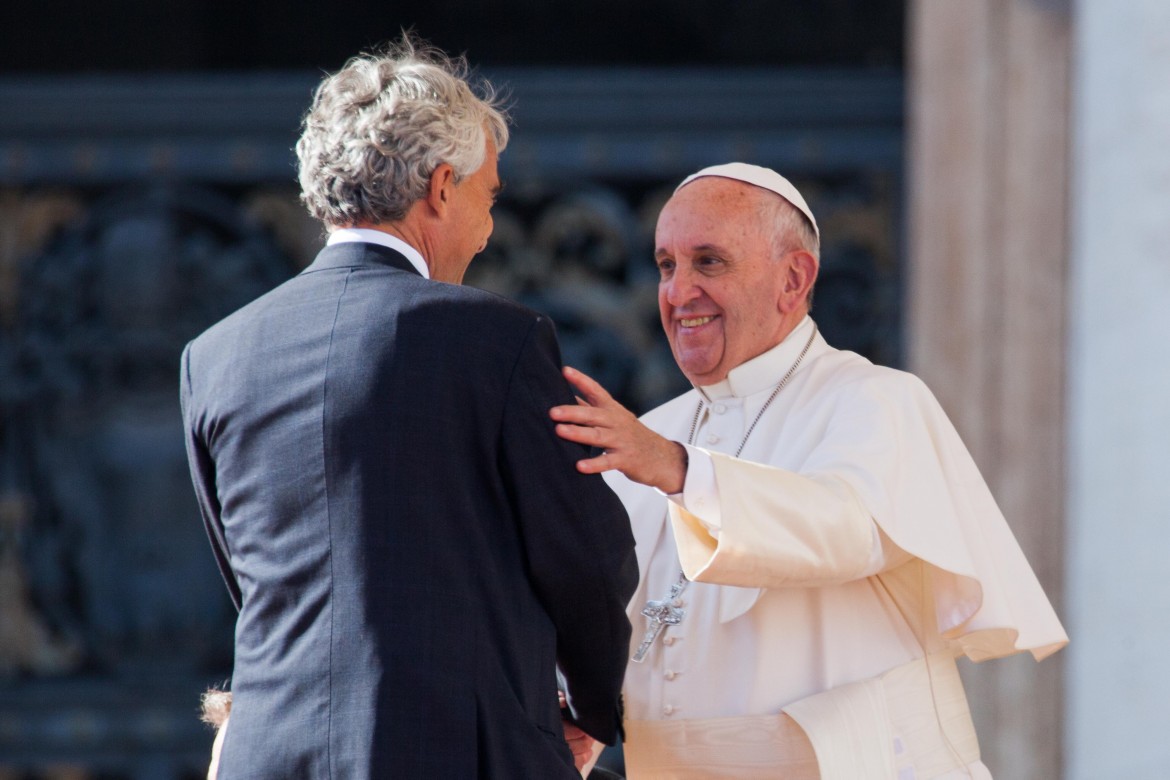 Il papa: «La precarietà è una vergogna»
