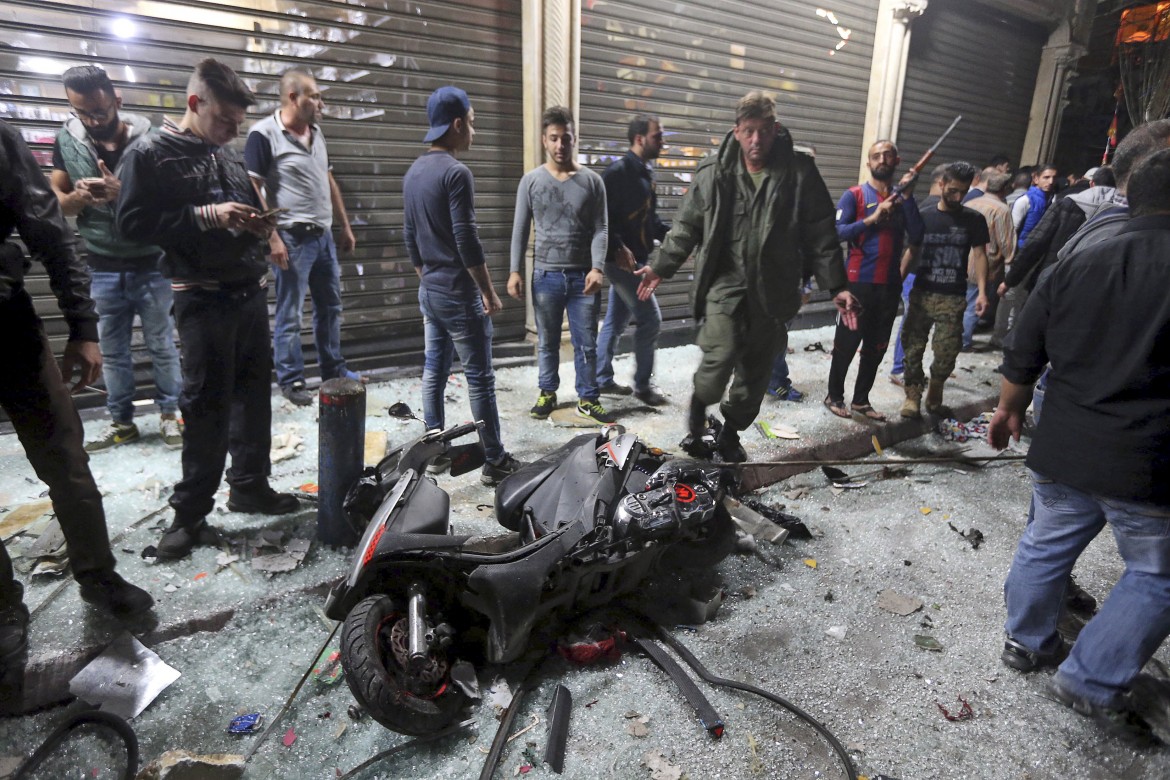 Tornano le bombe umane a Beirut, decine di morti