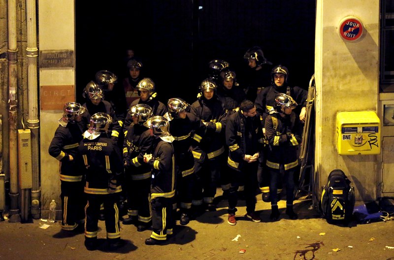 pompieri francesi bataclan parigi foto reuters