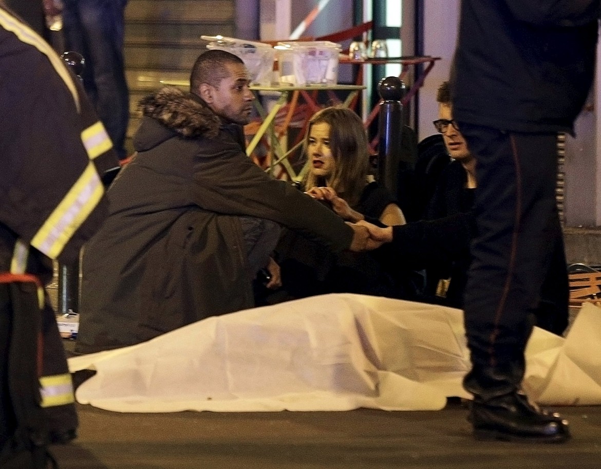Ecatombe a Parigi, più di 120 morti in diversi attentati