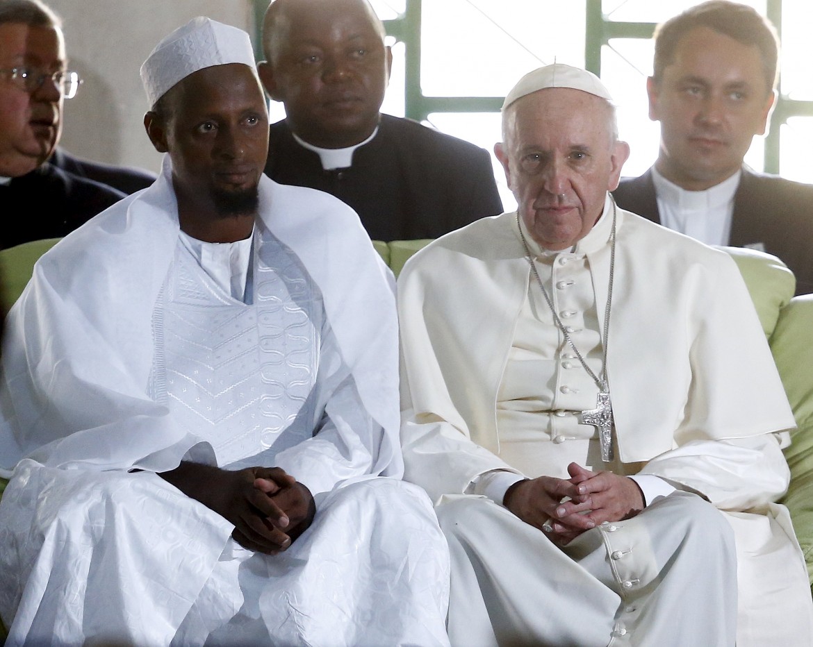 La riconciliazione del papa in moschea