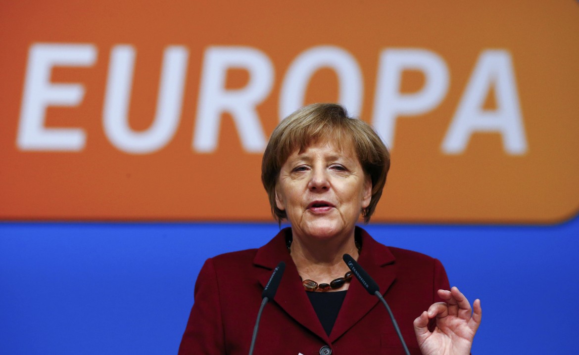 Merkel trionfa al congresso Cdu, «sì accoglienza» e «no xenofobia»
