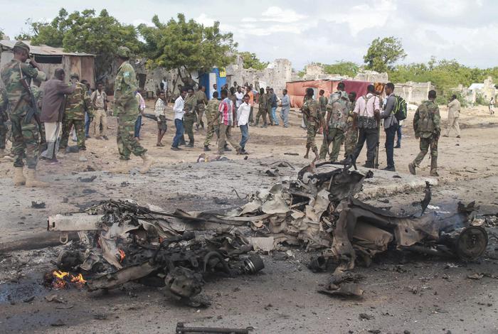 Mogadiscio: autobomba e sparatoria, 4 morti