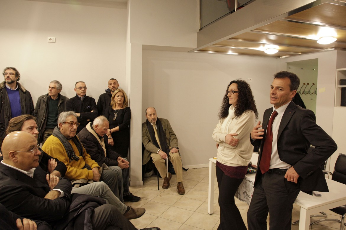 Fassina inaugura la sede elettorale nel quartiere multietnico di Tor Pignattara